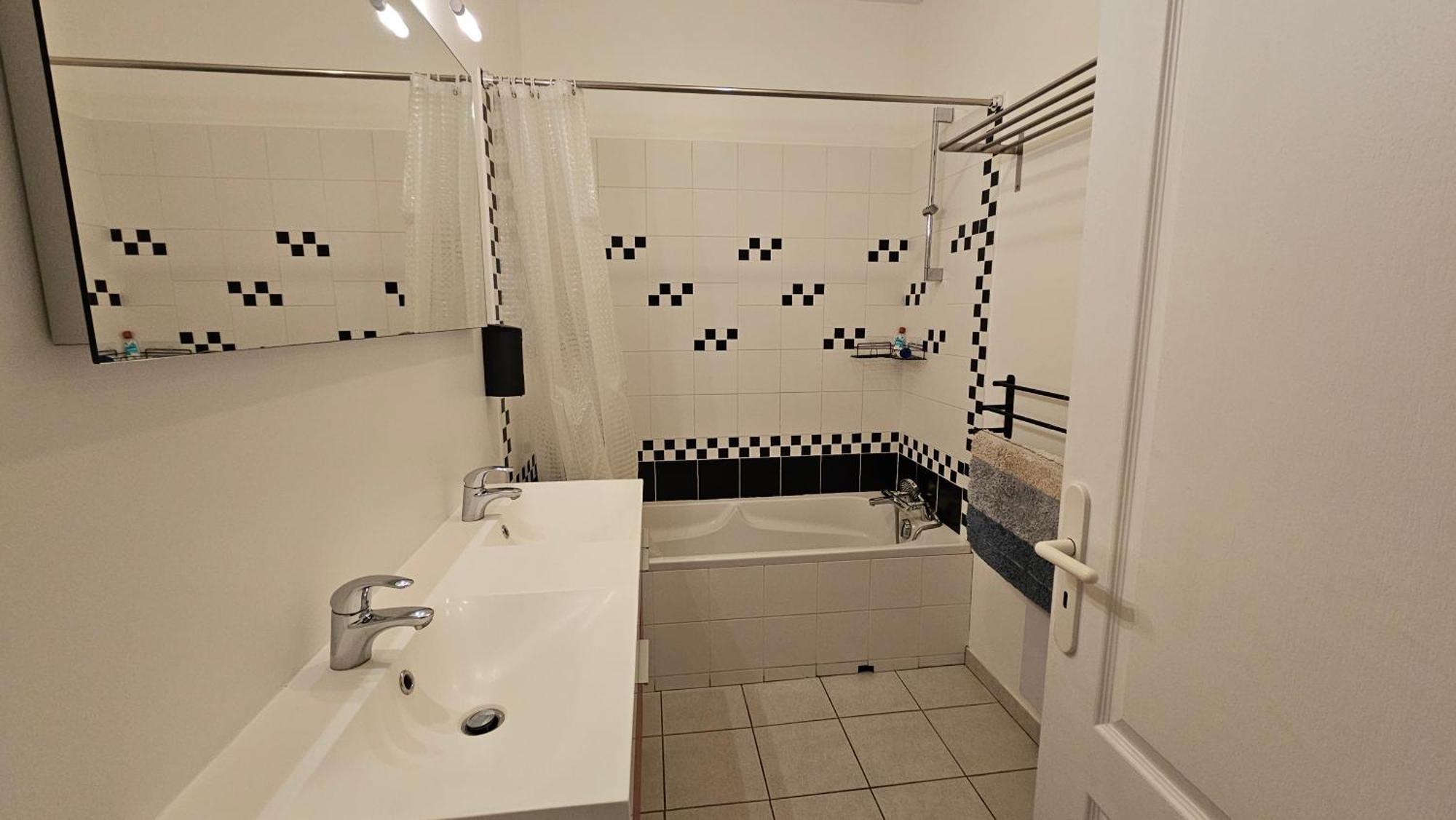 Bed To Rent - Maison Calme Avec Jacuzzi Sous Supplement Bordéus Exterior foto