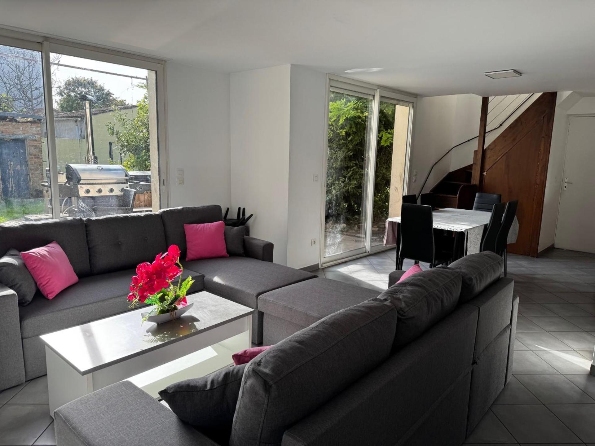 Bed To Rent - Maison Calme Avec Jacuzzi Sous Supplement Bordéus Exterior foto